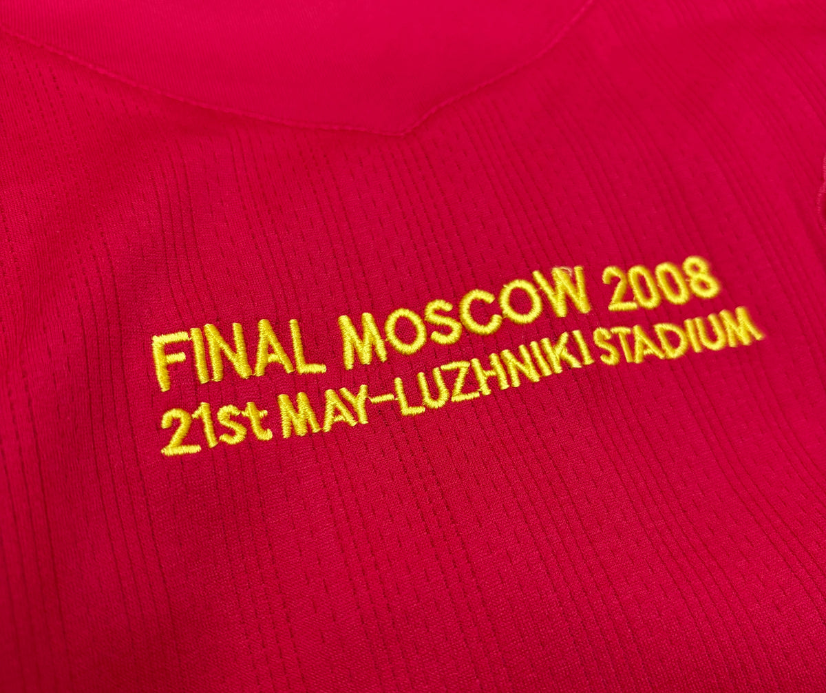 Bordado dorado conmemorativo Final Moscow 2008 sobre el jersey rojo retro del Manchester United manga larga.